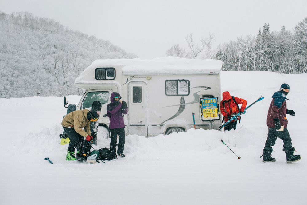 Standbild "12,000km" (2020)